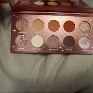Item beauty pallet